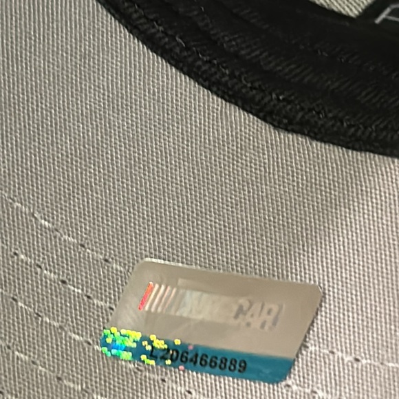 NASCAR Interstate Batteries Cap Men’s 18 Joe Gibbs Racing Sprint Cup Series 2016 - Picture 8 of 10